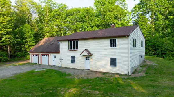 138 Lane RD, Mechanic Falls, ME 04256