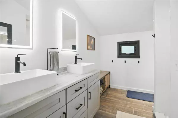 83 Outlook RD, Woodstock, ME 04219