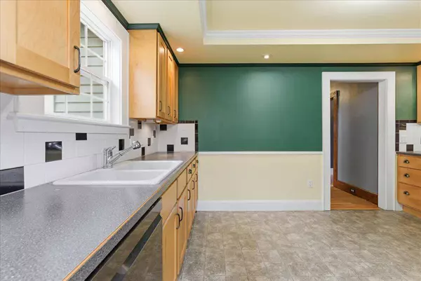 10 Greenwood AVE, Skowhegan, ME 04976