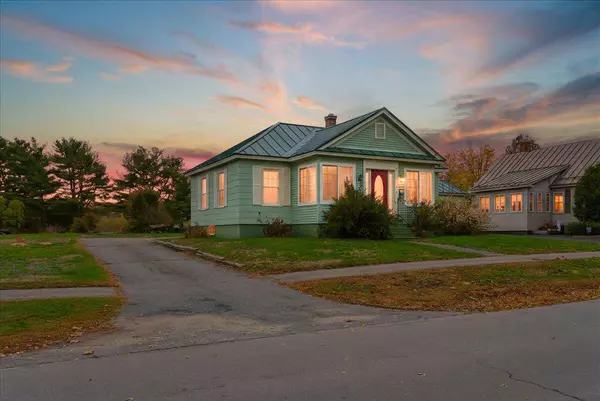 10 Greenwood AVE, Skowhegan, ME 04976