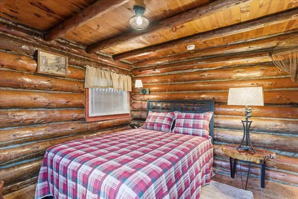 442 Norway Center RD, Norway, ME 04268