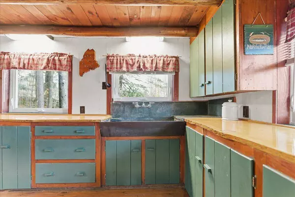 442 Norway Center RD, Norway, ME 04268