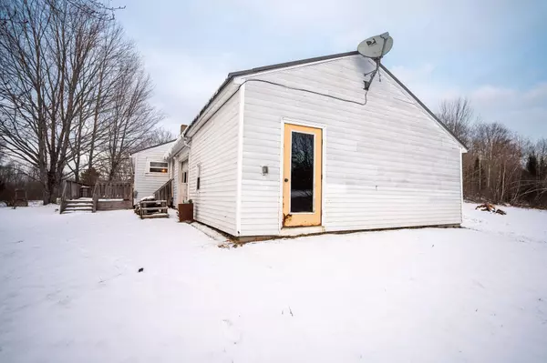 951 Moosehead TRL, Dixmont, ME 04932