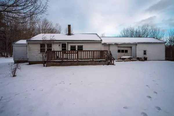 951 Moosehead TRL, Dixmont, ME 04932