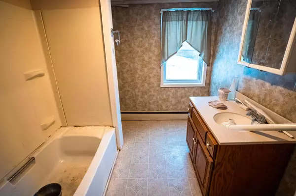 951 Moosehead TRL, Dixmont, ME 04932