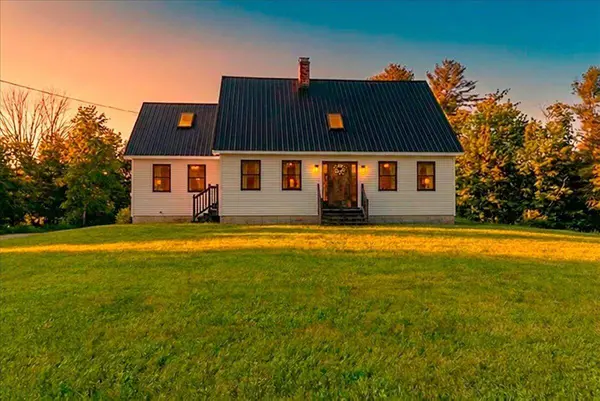 59 Vanner RD, Washington, ME 04574