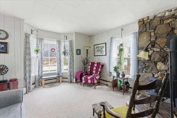 11 Elmwood RD, Auburn, ME 04210