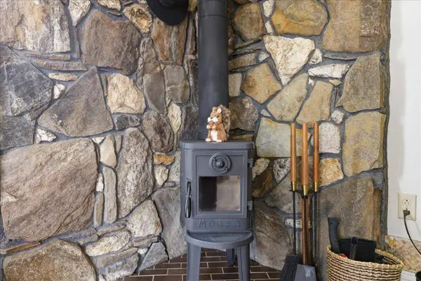 11 Elmwood RD, Auburn, ME 04210
