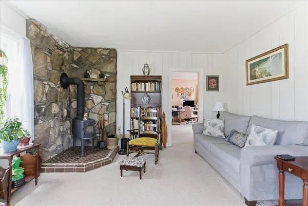 11 Elmwood RD, Auburn, ME 04210