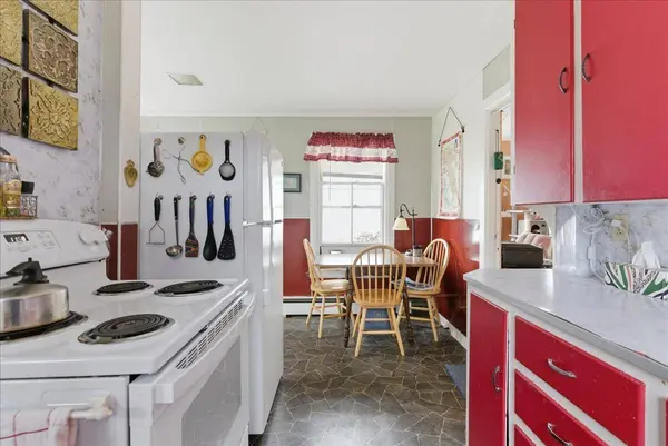 11 Elmwood RD, Auburn, ME 04210