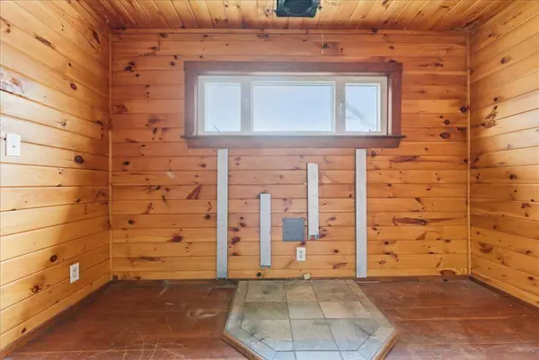 34 Otis ST, Livermore Falls, ME 04254