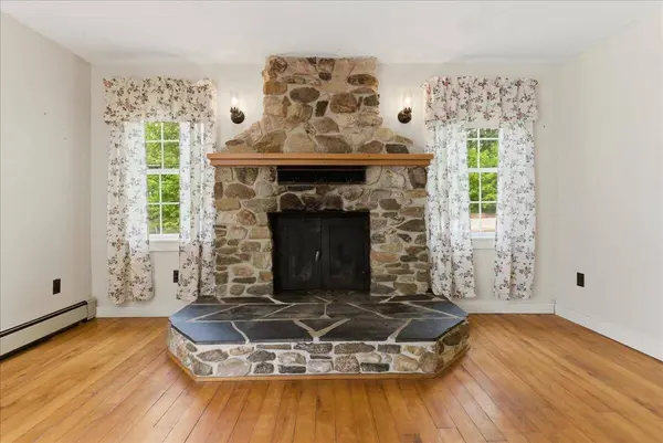 89 Bryant RD, Buckfield, ME 04220