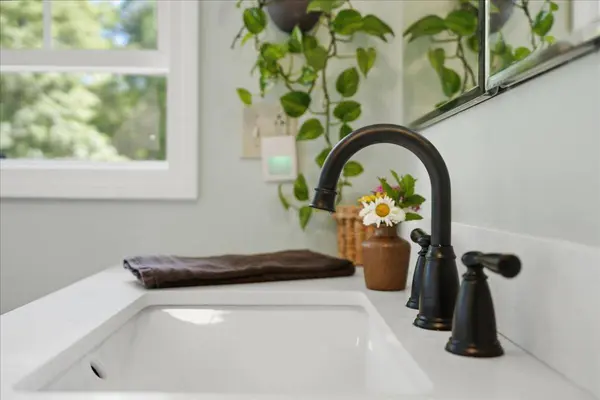 621 W Auburn RD, Auburn, ME 04210