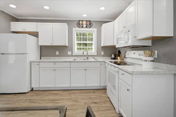 24 Cat Mousam RD, Kennebunk, ME 04043