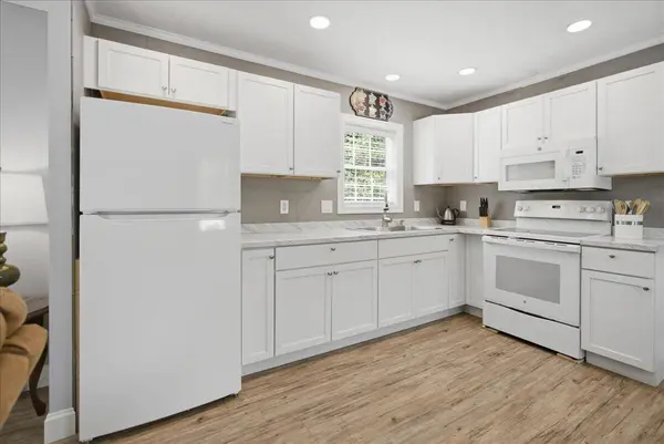 24 Cat Mousam RD, Kennebunk, ME 04043