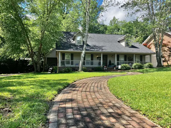 110 Merianne Dr., Hattiesburg, MS 39402