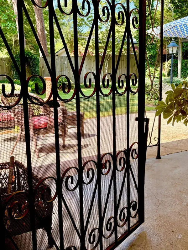 320 Emerson Dr., Hattiesburg, MS 39401