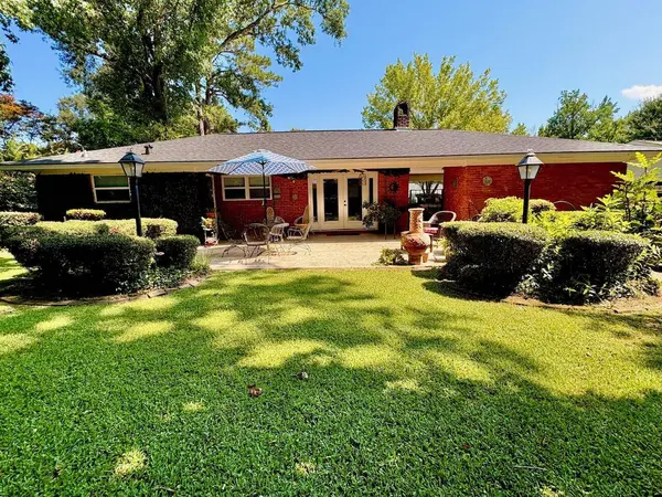 320 Emerson Dr., Hattiesburg, MS 39401