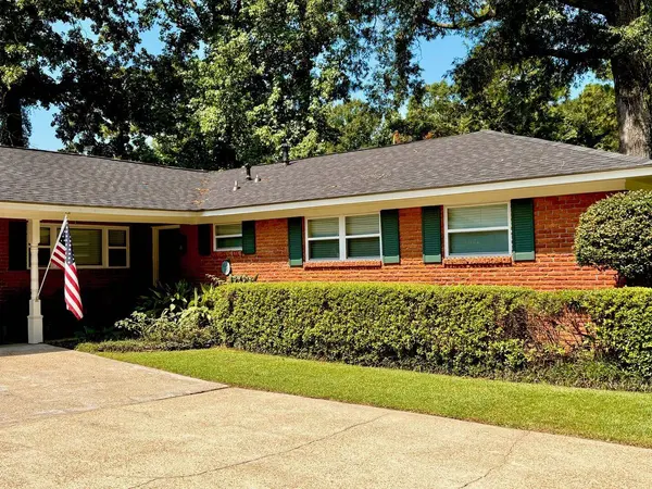 320 Emerson Dr., Hattiesburg, MS 39401
