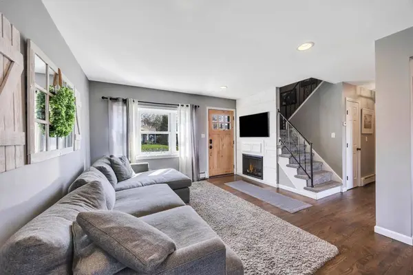 52 Thorburn AVE, Patchogue, NY 11772