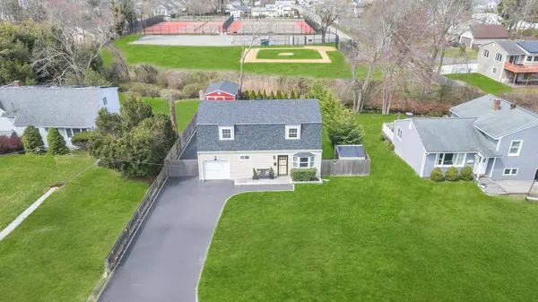 52 Thorburn AVE, Patchogue, NY 11772