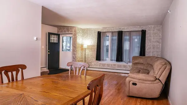 11 Hyde LN, Coram, NY 11727