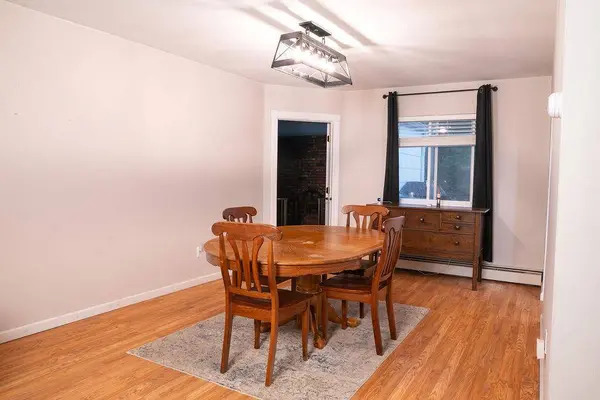 11 Hyde LN, Coram, NY 11727