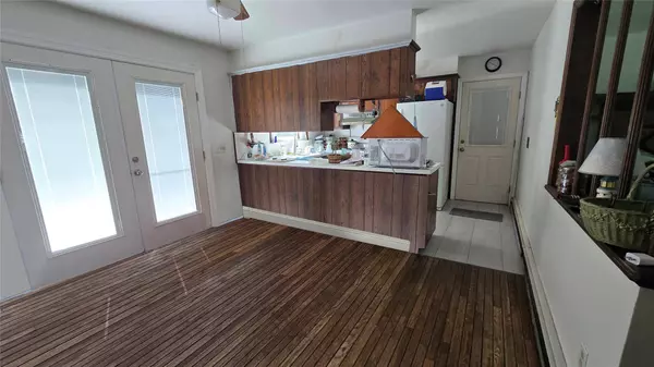 52 Timber DR, Calverton, NY 11933