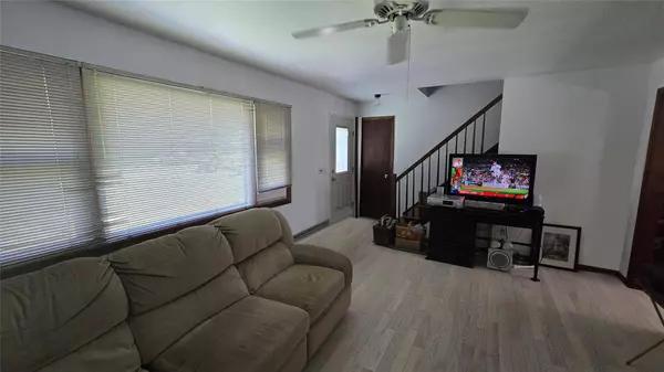 52 Timber DR, Calverton, NY 11933