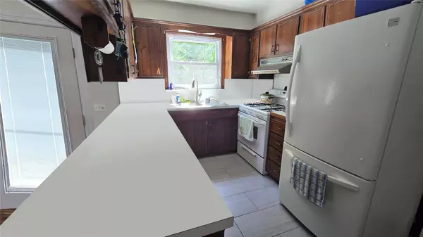 52 Timber DR, Calverton, NY 11933