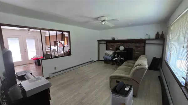 52 Timber DR, Calverton, NY 11933