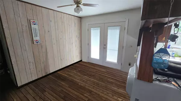 52 Timber DR, Calverton, NY 11933