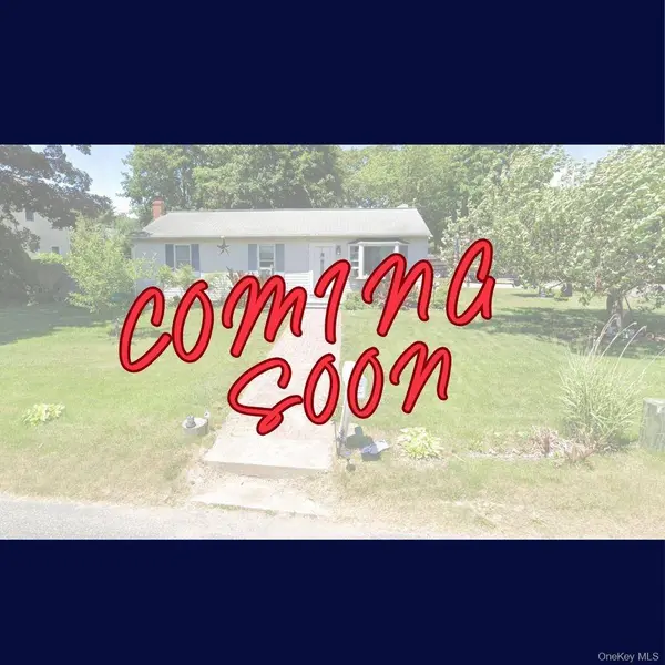 9 Maple RD, Middle Island, NY 11953