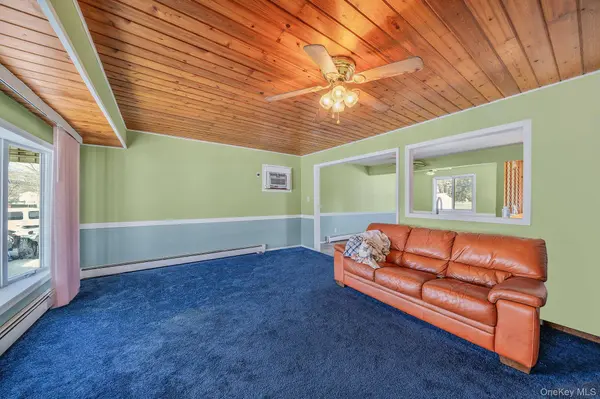 2711 Connecticut AVE, Medford, NY 11763