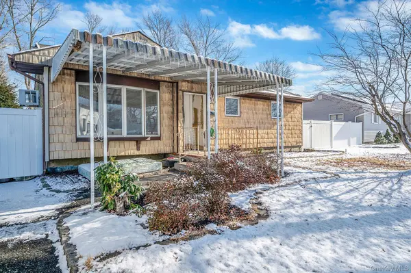 2711 Connecticut AVE, Medford, NY 11763