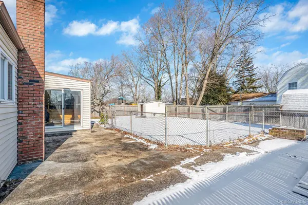 2711 Connecticut AVE, Medford, NY 11763