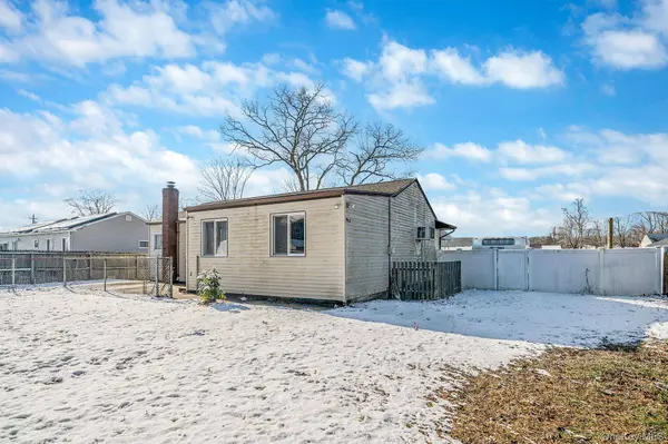 2711 Connecticut AVE, Medford, NY 11763