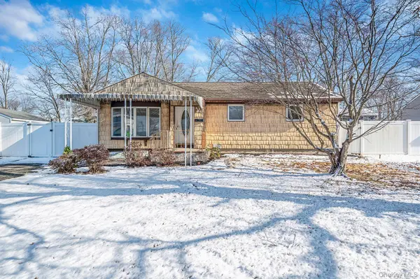 2711 Connecticut AVE, Medford, NY 11763