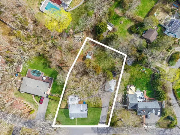 30 Erving AVE, East Patchogue, NY 11772