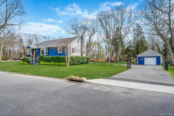 30 Erving AVE, East Patchogue, NY 11772