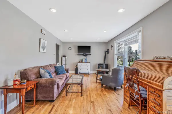 30 Erving AVE, East Patchogue, NY 11772