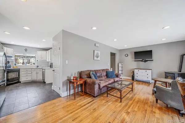 30 Erving AVE, East Patchogue, NY 11772