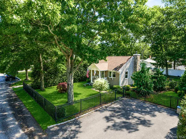 73 Panamoka TRL, Ridge, NY 11961