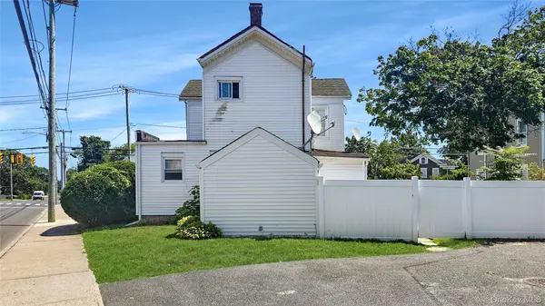76 Oak ST, Patchogue, NY 11772