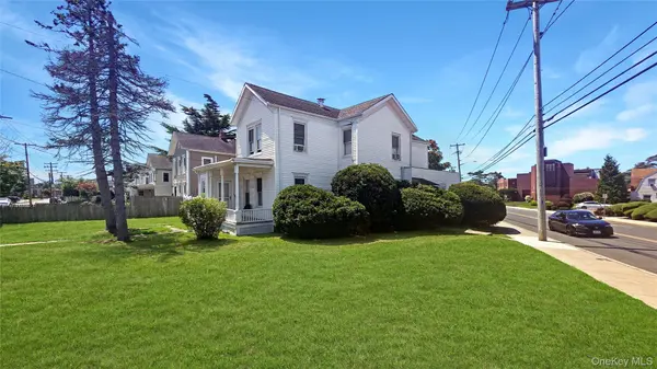 76 Oak ST, Patchogue, NY 11772