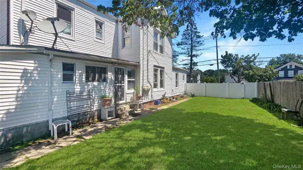 76 Oak ST, Patchogue, NY 11772