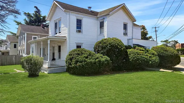 76 Oak ST, Patchogue, NY 11772
