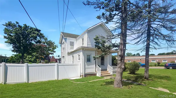 76 Oak ST, Patchogue, NY 11772