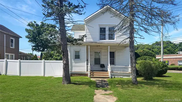 76 Oak ST, Patchogue, NY 11772