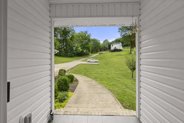 130 Gordon Dr, Gordonsville, TN 38563
